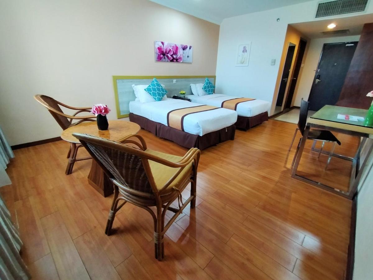 קוטה קינבלו Td Plaza Hotel מראה חיצוני תמונה